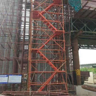 聚力安全，筑牢防線——論建筑施工安全爬梯與高空作業通道的重要性